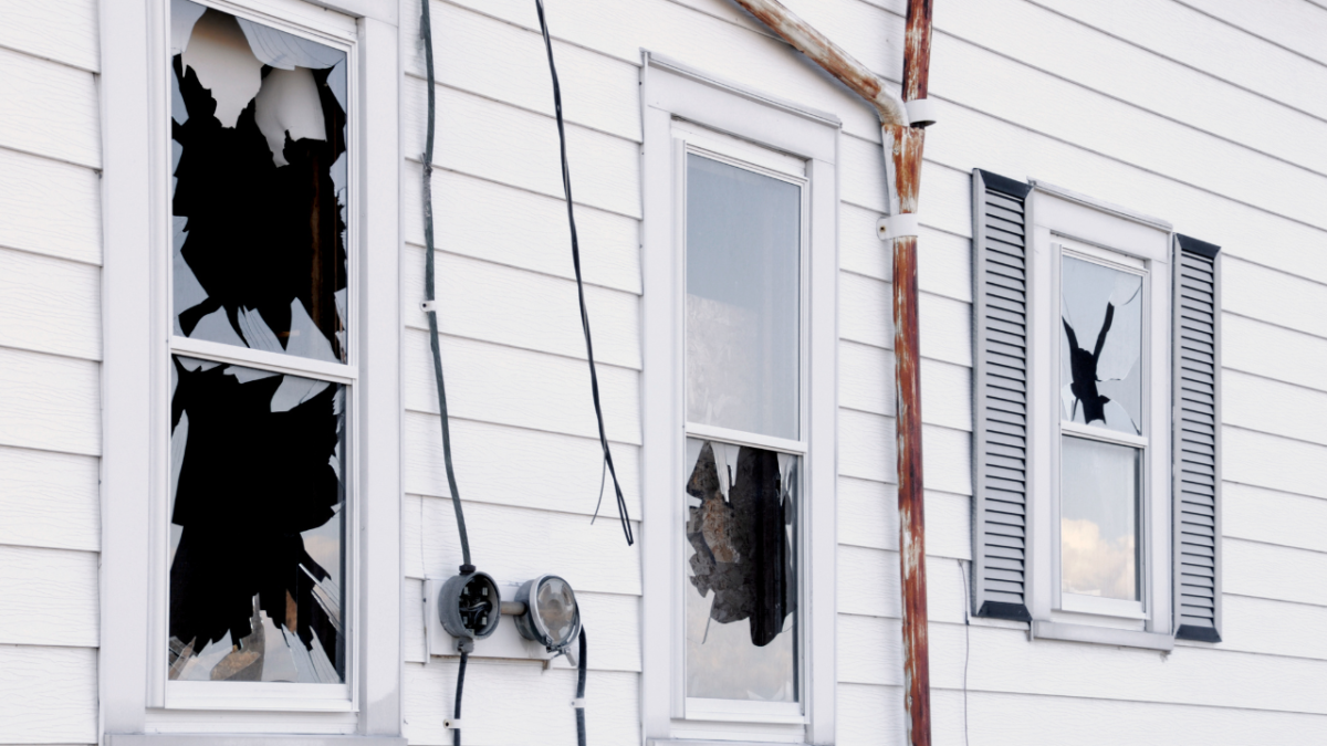 Does home insurance cover cracked windows? Heritage Advises